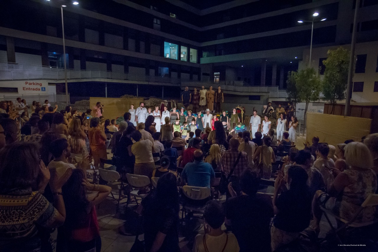 el teatro tambien se vive en las calles de merida